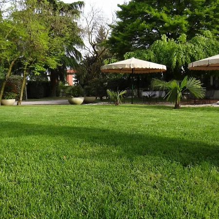 호텔 Hotel La Bulesca 4*