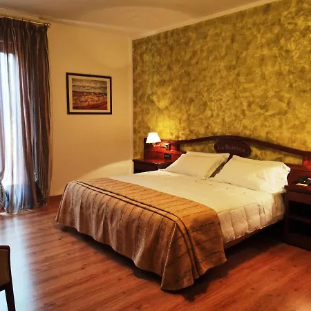Hotel La Bulesca 4* ルバーノ