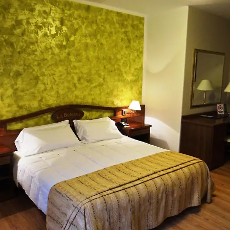 ホテル Hotel La Bulesca ルバーノ