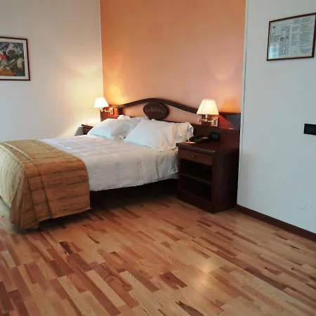 Hotel La Bulesca 4* ルバーノ