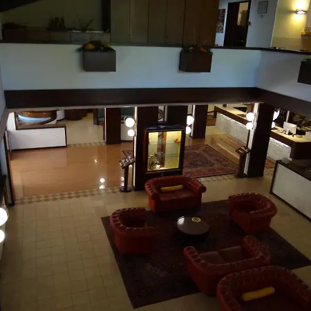 ホテル Hotel La Bulesca 4*